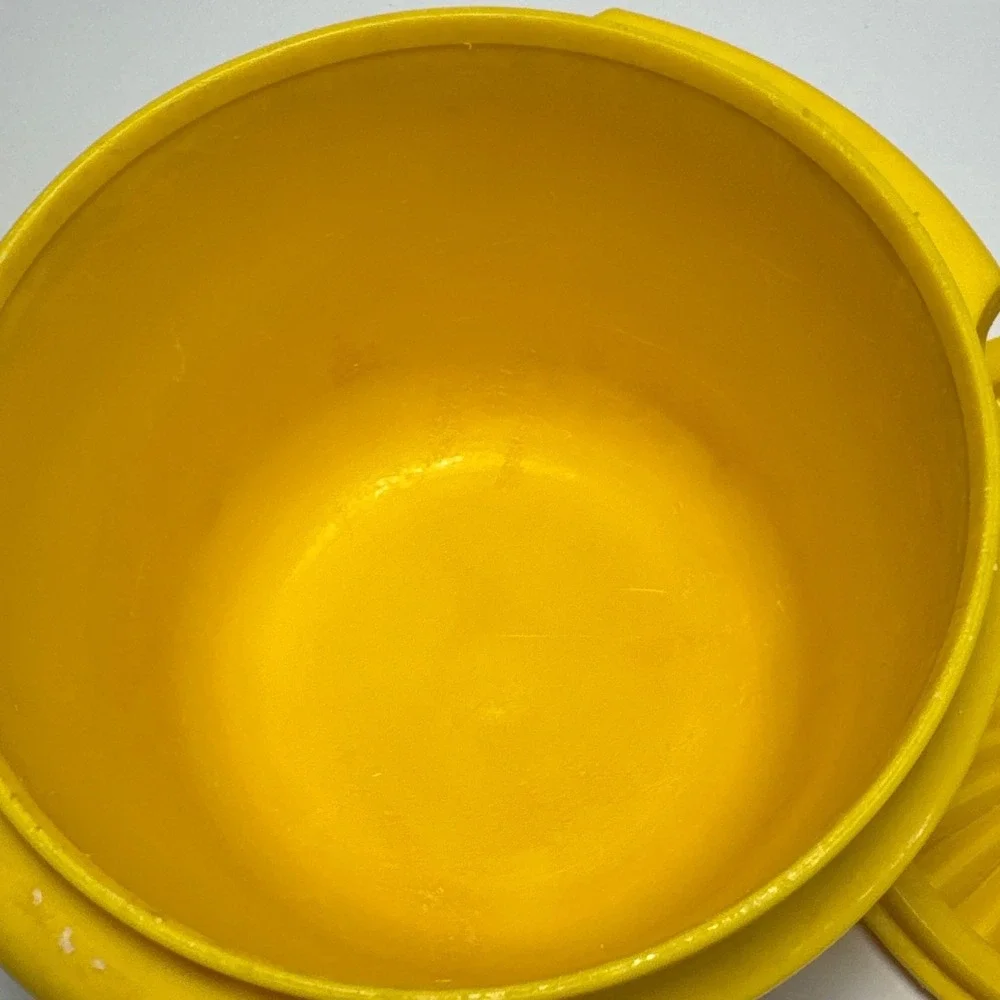 Tupperware Servalier Bowl Vintage 4in Yellow Good Sunburst Lid 808-11